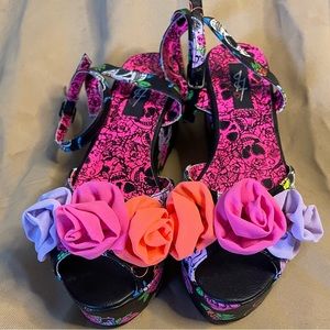 NWOT - Iron Fist Sweet Tooth platform sandal